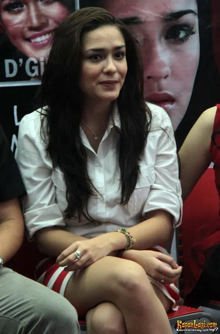 Foto Yasmine Wildblood