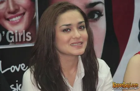 Foto Yasmine Wildblood