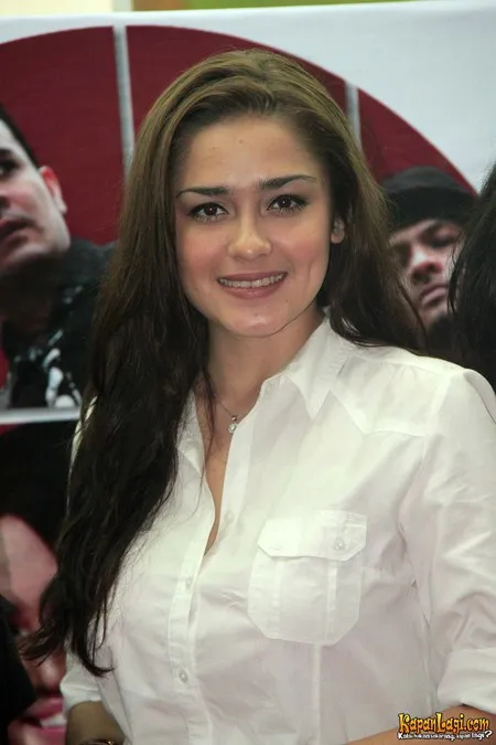 Foto Yasmine Wildblood