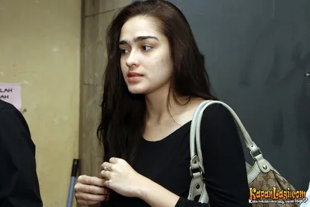 Foto Yasmine Wildblood