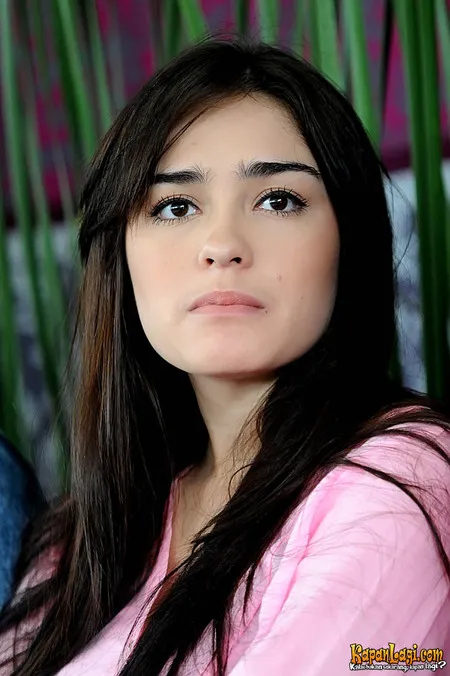 Foto Yasmine Wildblood