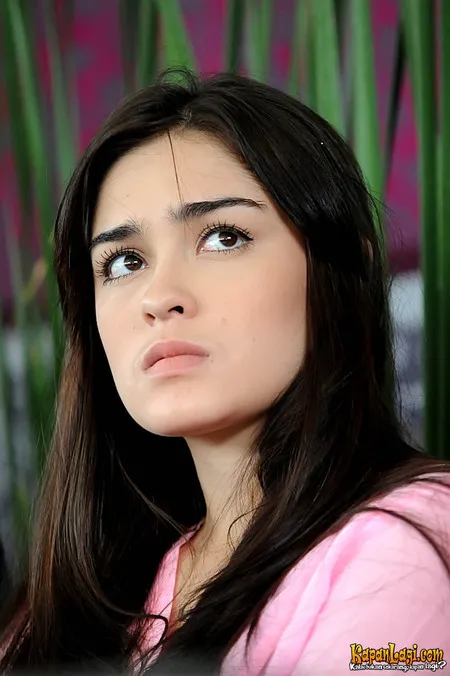 Foto Yasmine Wildblood