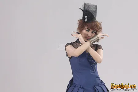 Foto Yaya Dewi Dewi