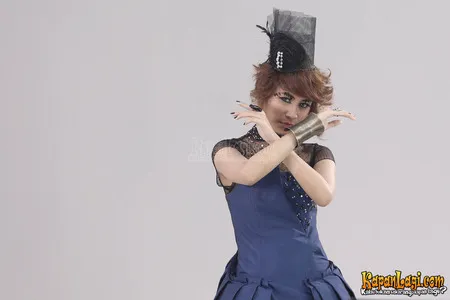 Foto Yaya Dewi Dewi