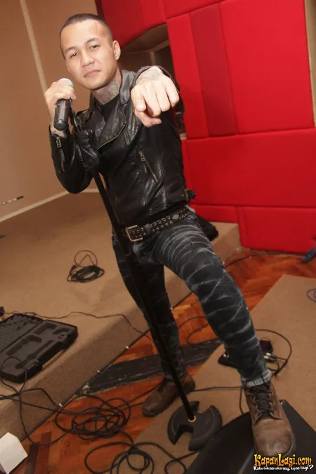 Foto Yuvi Eighteen Plus Band