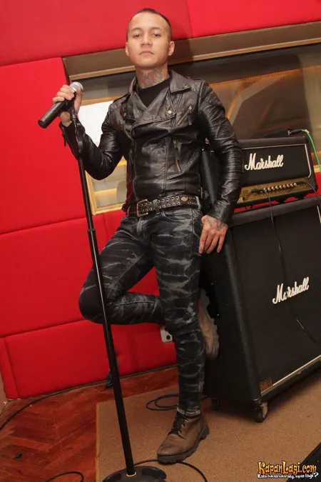 Foto Yuvi Eighteen Plus Band