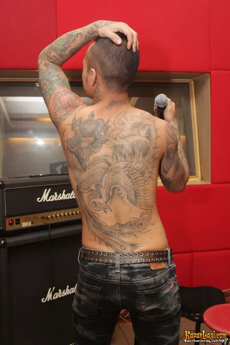 Foto Yuvi Eighteen Plus Band