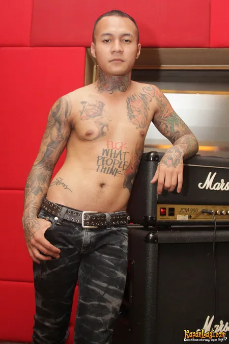 Foto Yuvi Eighteen Plus Band