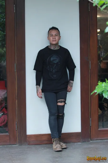 Foto Yuvi Eighteen Plus Band