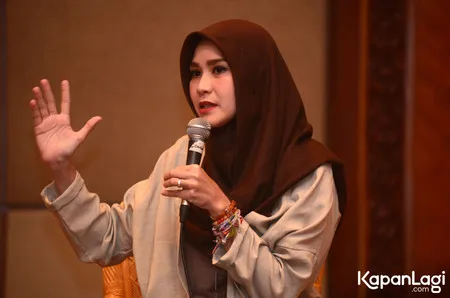 Foto Zaskia Adya Mecca