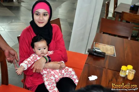Foto Zaskia Adya Mecca