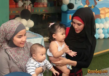 Foto Zaskia Adya Mecca