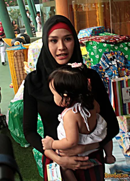 Foto Zaskia Adya Mecca