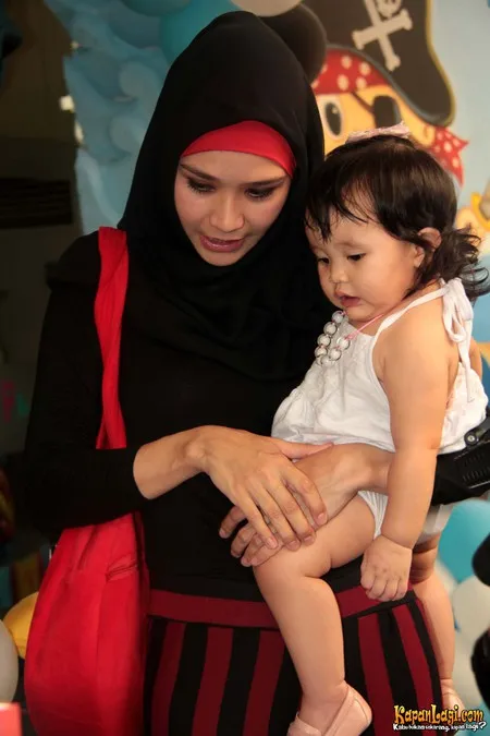 Foto Zaskia Adya Mecca