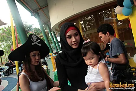 Foto Zaskia Adya Mecca