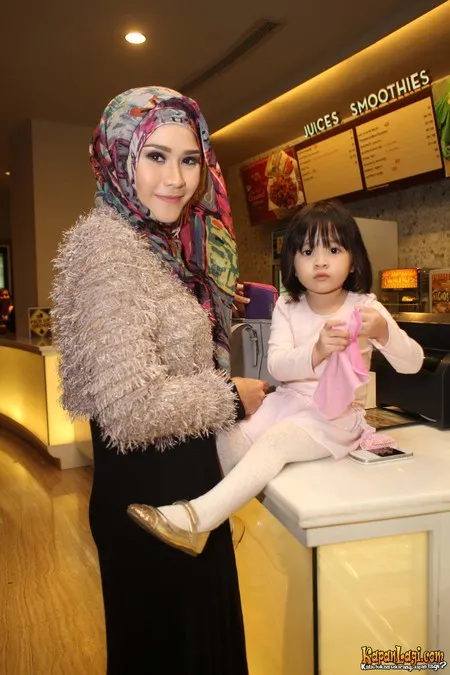 Foto Zaskia Adya Mecca