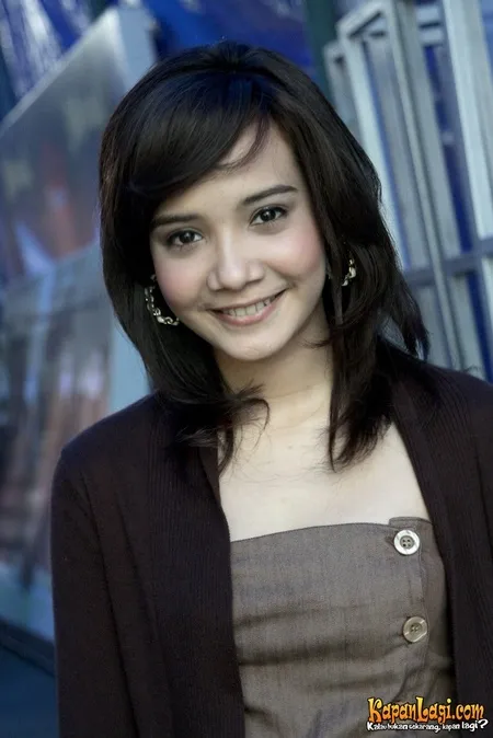 Foto Zaskia Sungkar