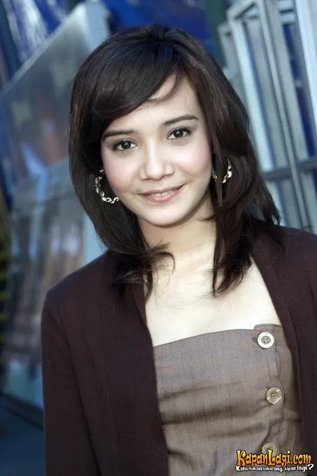 Foto Zaskia Sungkar