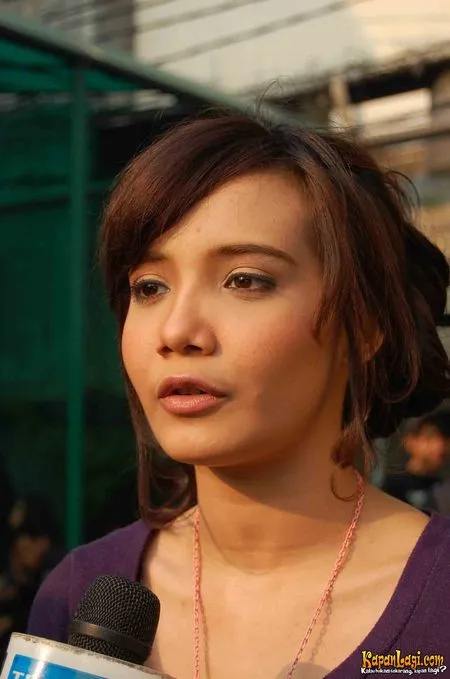 Foto Zaskia Sungkar