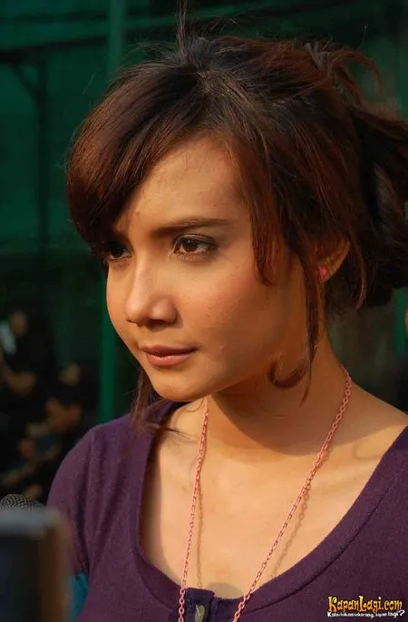 Foto Zaskia Sungkar