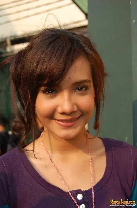 Foto Zaskia Sungkar