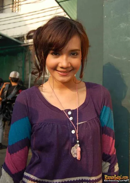 Foto Zaskia Sungkar