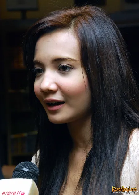 Foto Zaskia Sungkar
