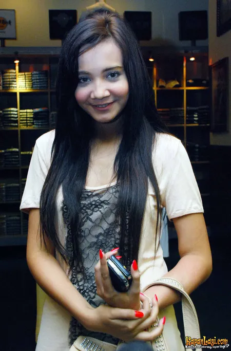 Foto Zaskia Sungkar