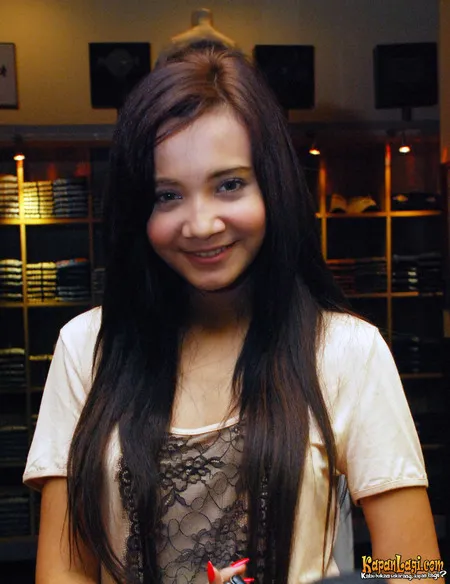 Foto Zaskia Sungkar