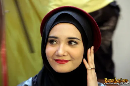 Foto Zaskia Sungkar. Nomor Foto: 1102