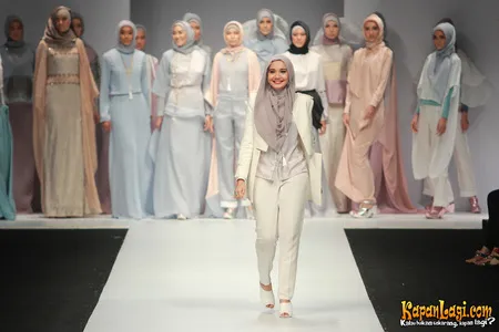 Foto Zaskia Sungkar. Nomor Foto: 1118