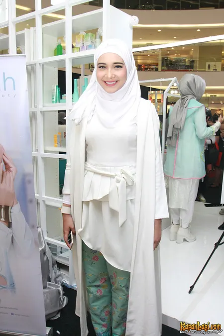 Foto Zaskia Sungkar