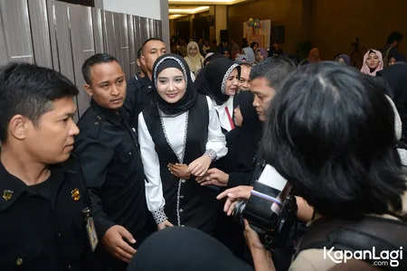 Foto Zaskia Sungkar