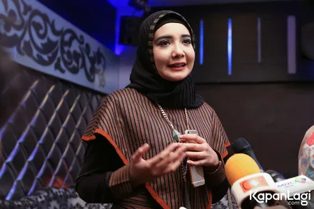 Foto Zaskia Sungkar