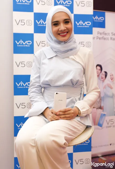 Foto Zaskia Sungkar
