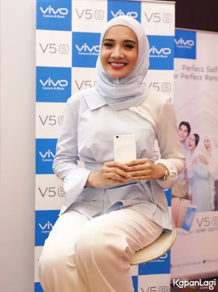 Foto Zaskia Sungkar