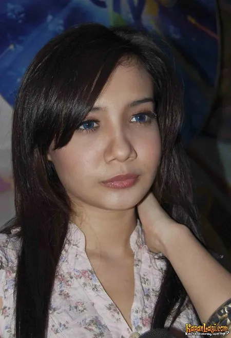 Foto Zaskia Sungkar