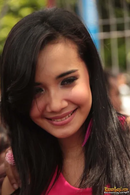 Foto Zaskia Sungkar