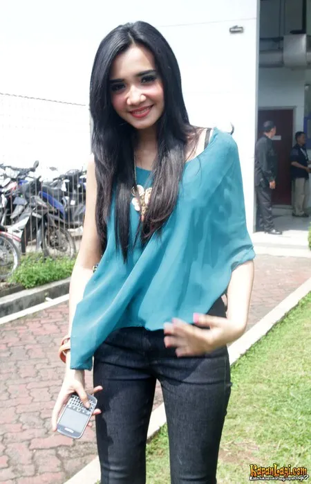 Foto Zaskia Sungkar