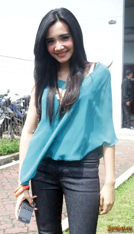 Foto Zaskia Sungkar