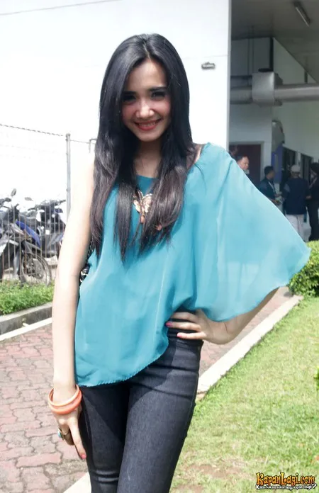 Foto Zaskia Sungkar