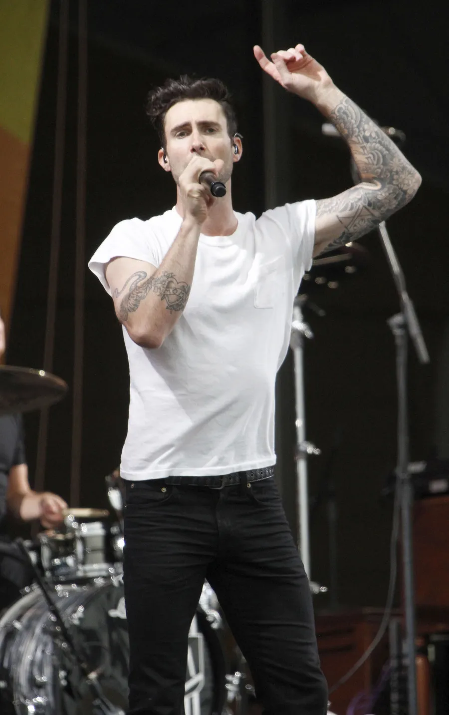 Adam Levine @ fameflynet.com