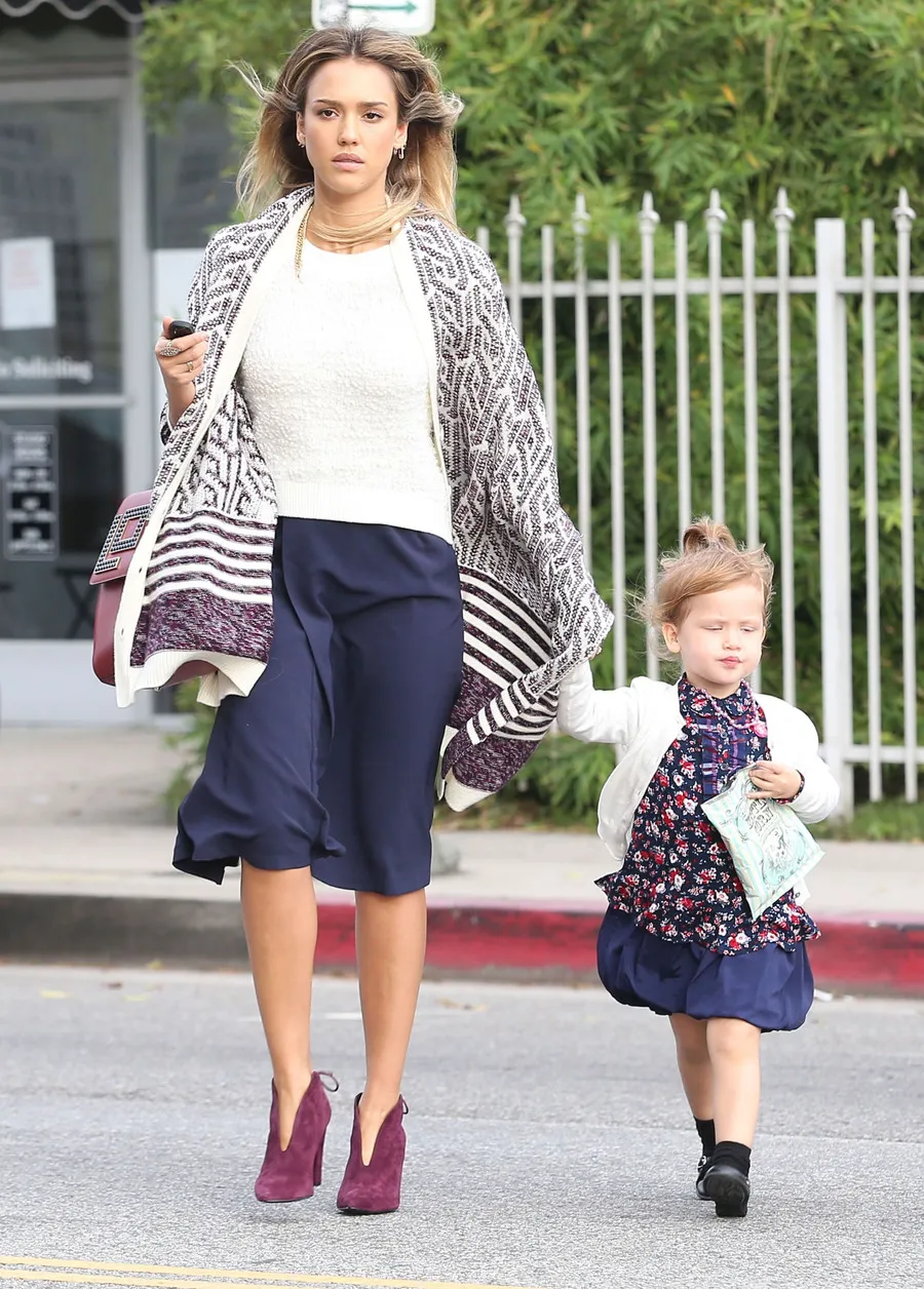 Jessica Alba punya cara khusus buat mendidik anaknya © fameflynet