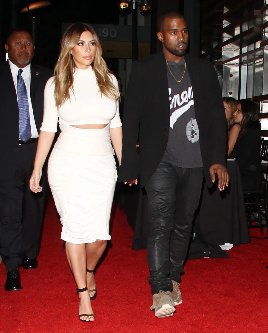 Kim Kardashian dan Kanye West @ fameflynet.com