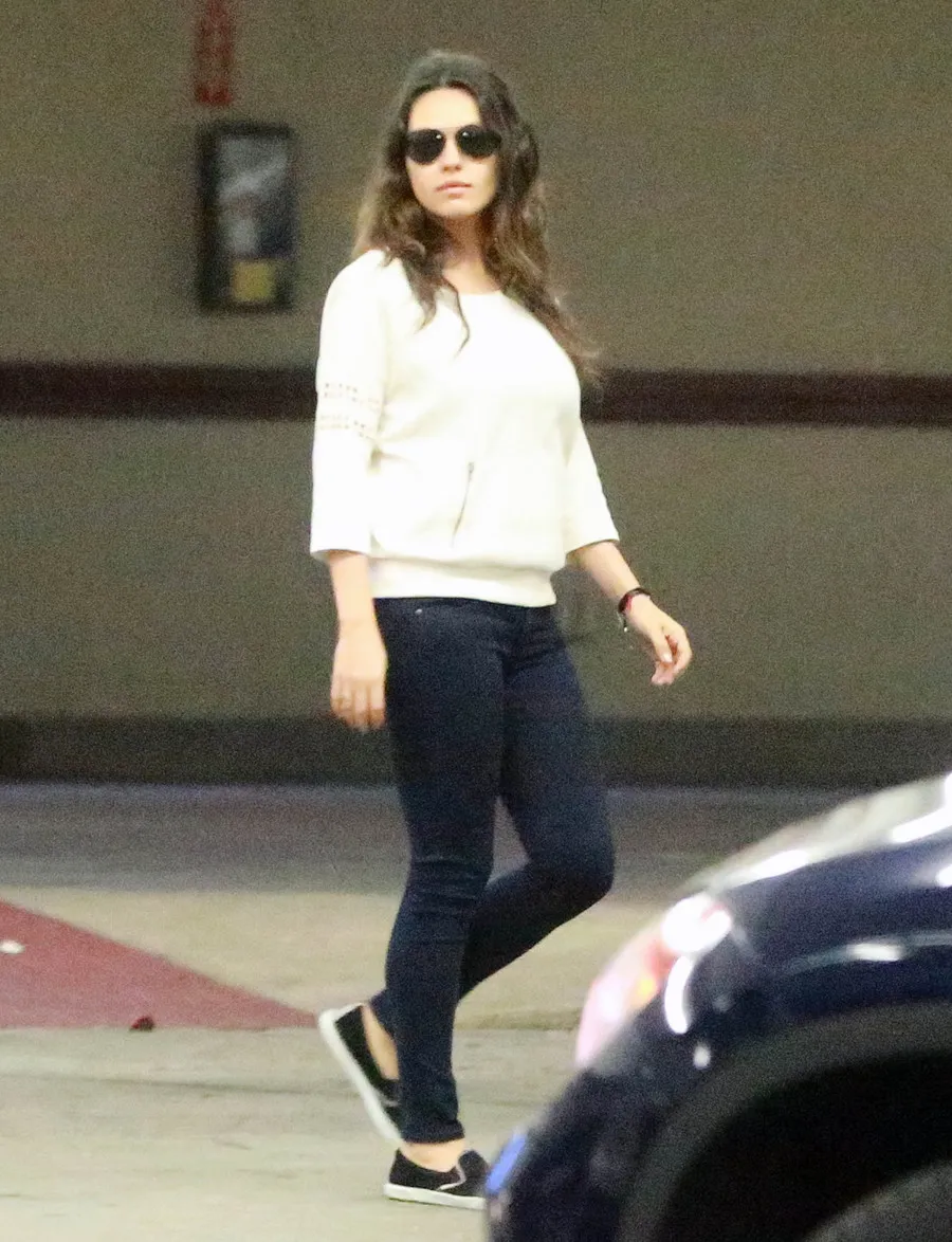 Kunci tampil seksi pasca kelahiran ala Mila Kunis ternyata cuma menyusui ©Fameflynet