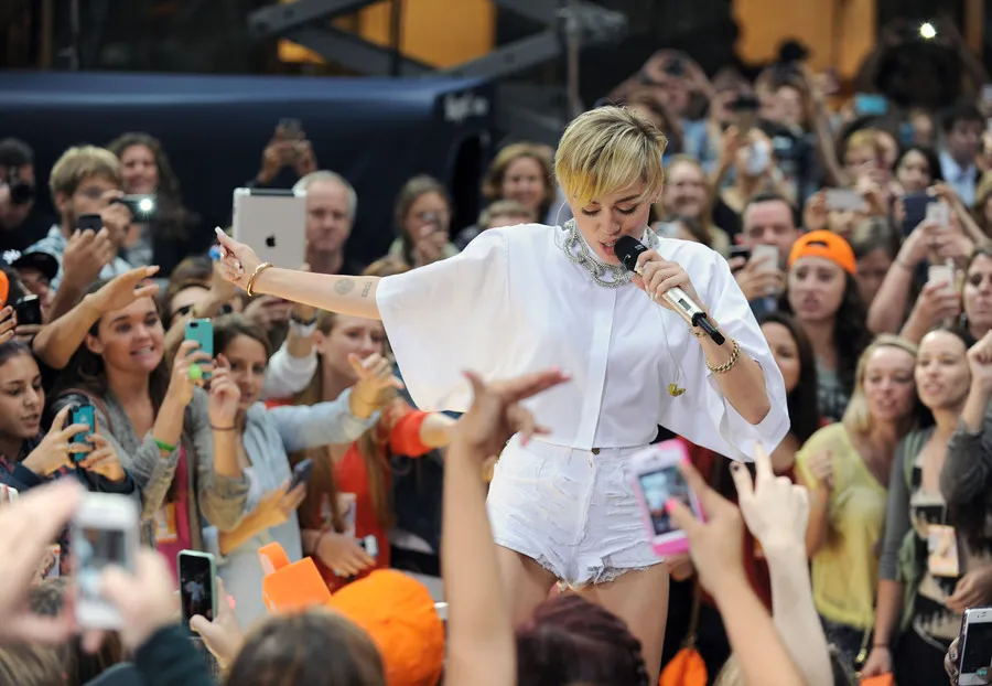 Miley Cyrus @ fameflynet.com