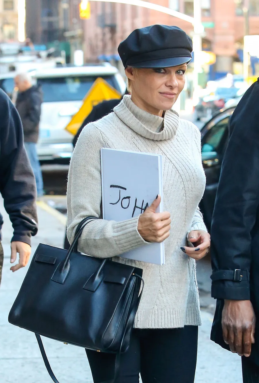 Pamela Anderson merasa kecewa karena pihak produser tidak berdiskusi dengannya lebih dulu ©Fameflynet
