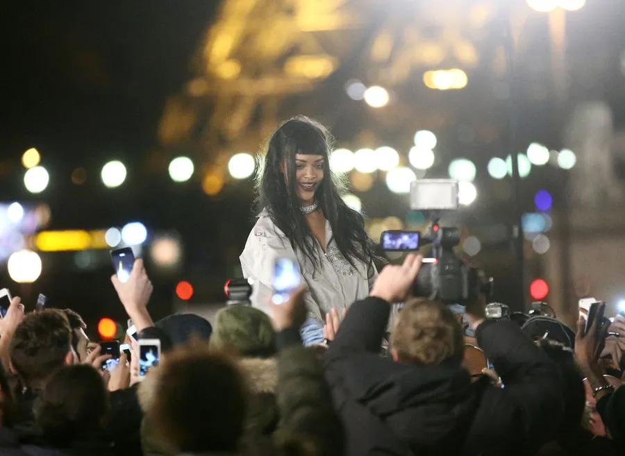 Rihanna jadi penyanyi tersukses pertama RIAA ©Fameflynet