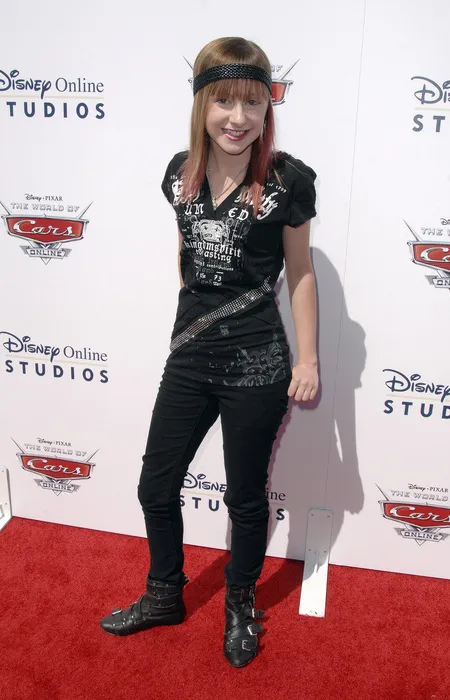 Foto Allisyn Ashley Arm