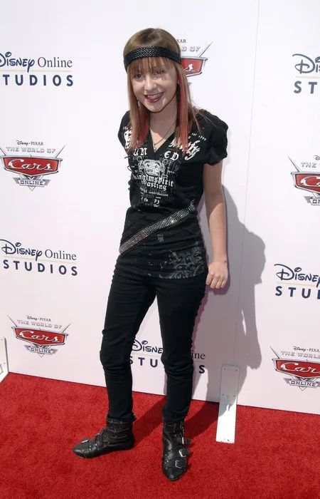 Foto Allisyn Ashley Arm